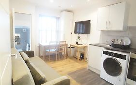 Evergreen Apartments-Flat 4, London
